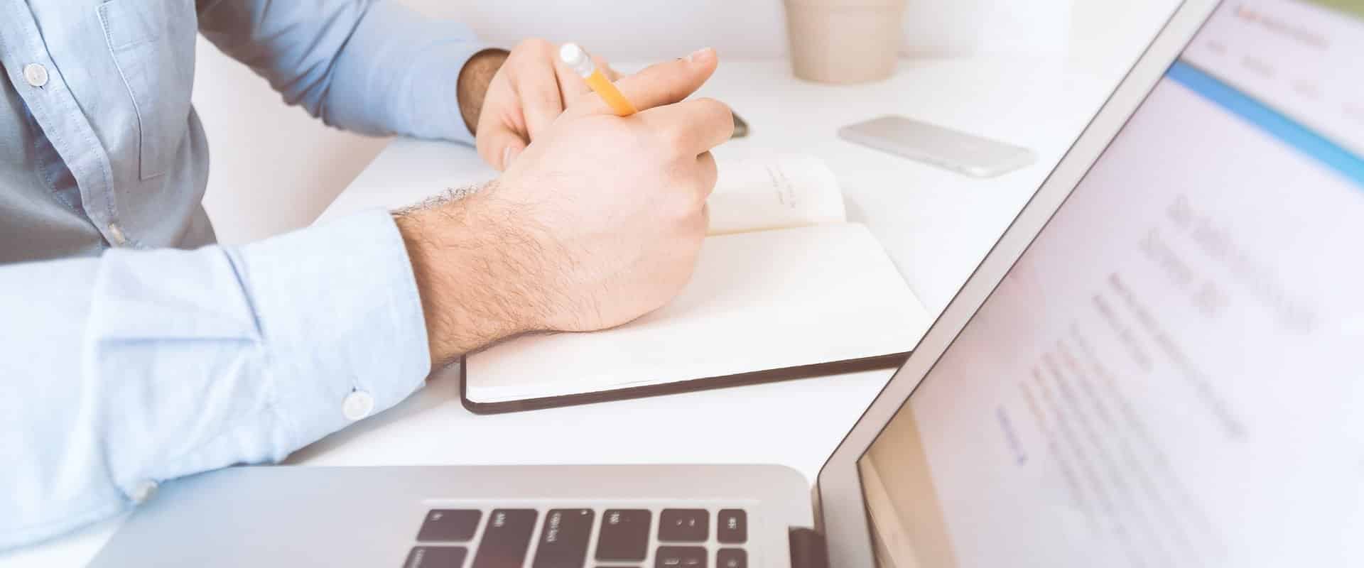 Caractéristiques diagnostiques et applications potentielles du signal PPG dans les soins de santé : Une revue systématique